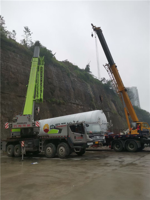 龙山区“不怕风雨冻”—— 吊车的 “恶劣环境适应” 技术