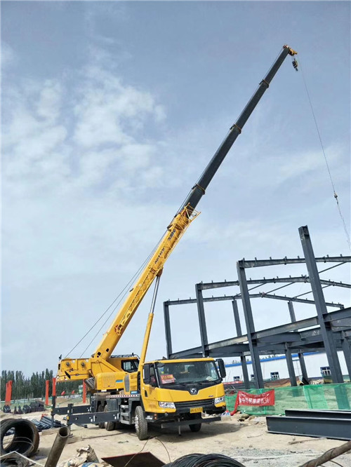 龙山区超高层建筑钢结构吊装案例